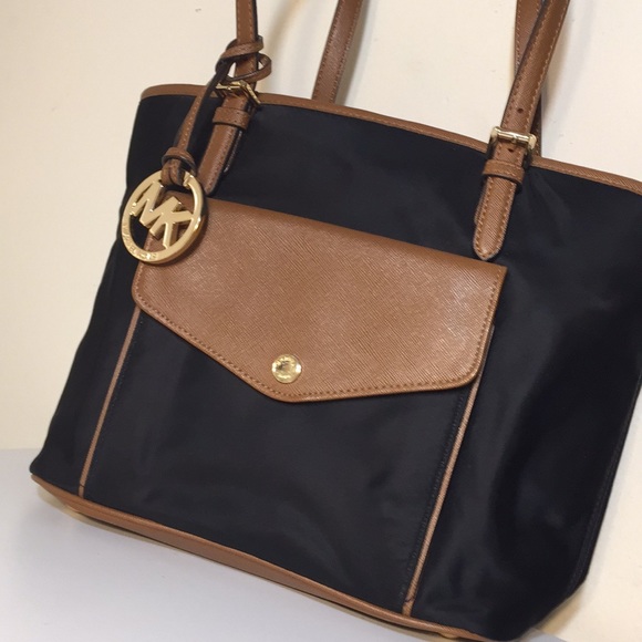 Michael Kors Black Authentic shoulder bag - Picture 3 of 7